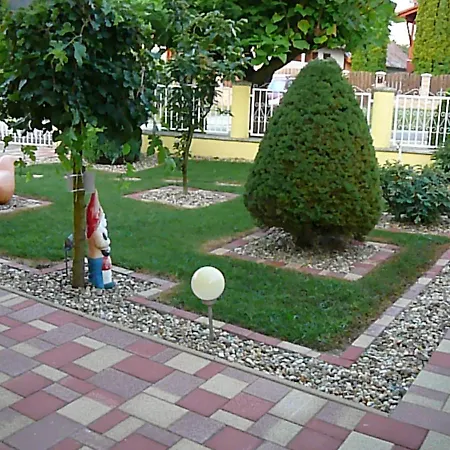 Heviz -alsopahok Villa-erika Apartman *